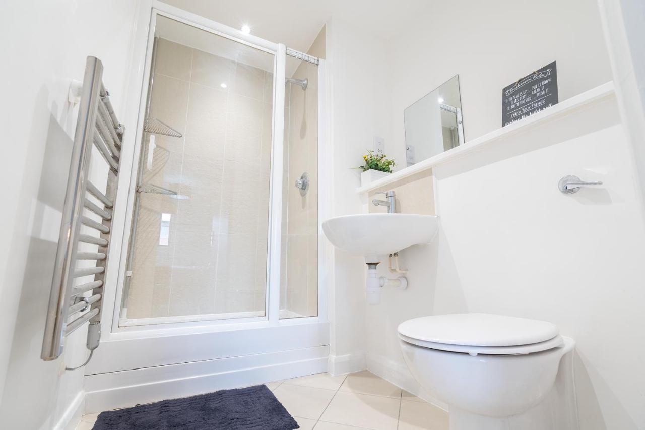 Maevela Apartments - Ultra Lavish Luxury 2 Bed Apartment City Centre - With Balcony - Free Secure Parking - Ps4 & Smart Tv'S Birmingham Esterno foto